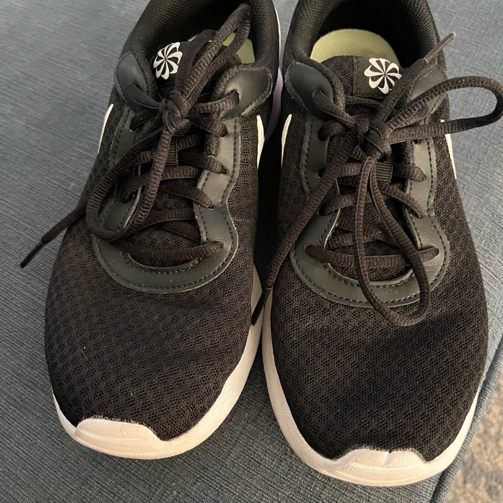 Nike Women's Black Athletic Shoes